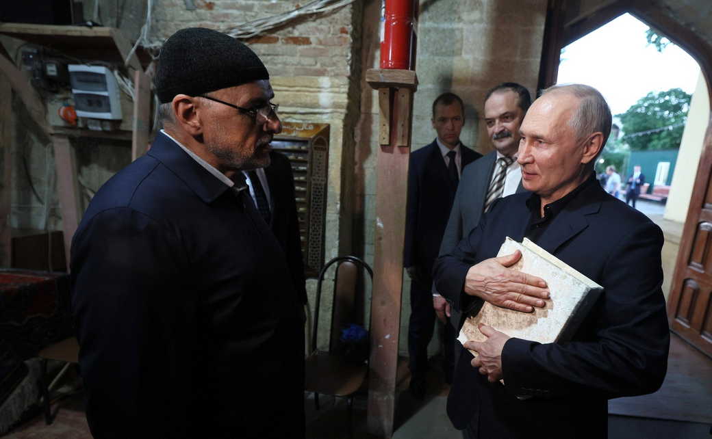 Владимира Путин: Посещение цитадели Нарын-Кала и дербентской Джума-мечети