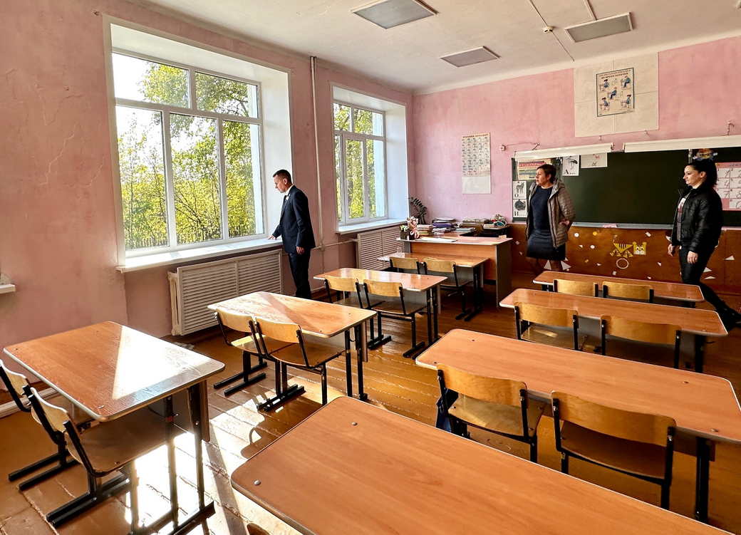 Глава Прокопьевска Максим Шкарабейников проверил проведены ремонтные работы в зенковской школе N63