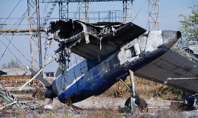 В аэропорту Донецка упала диспетчерская башня