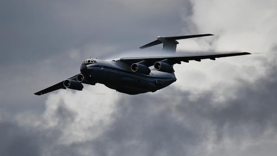 Девять самолетов с российскими миротворцами вылетели в Карабах