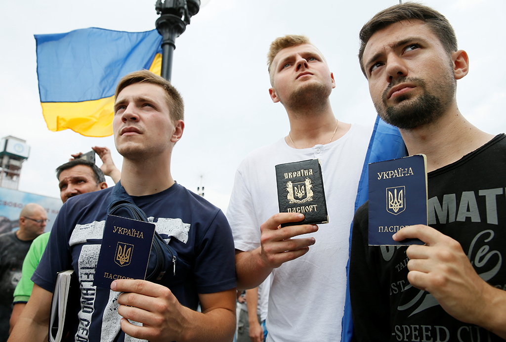 В Раду внесли законопроект о конфискациях у жителей Донбасса с паспортами России