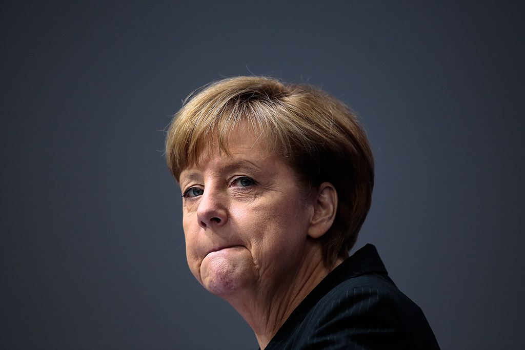 Меркель поддержала принятие Радой решения о специальном статусе районов Донбасса