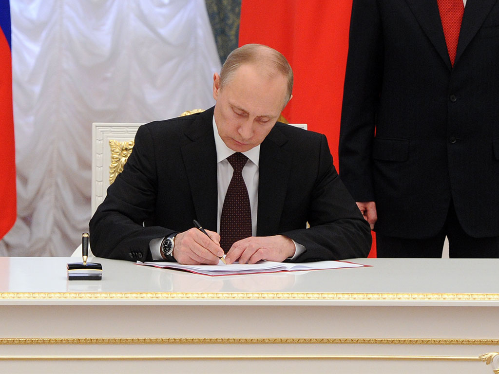 Президент подписал Федеральный закон «О ратификации Договора о дружбе, сотрудничестве и взаимной помощи между Российской Федерацией и Луганской Народной Республикой»