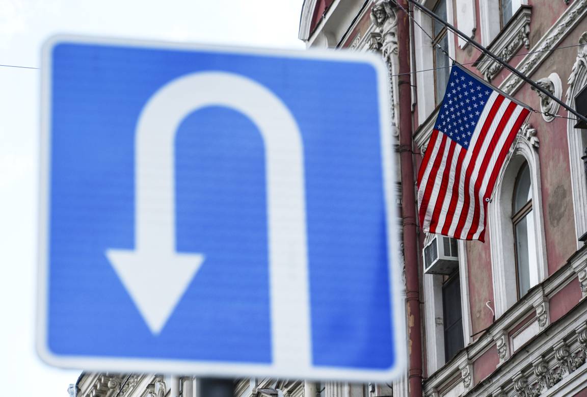 США закроют последние два консульства в России