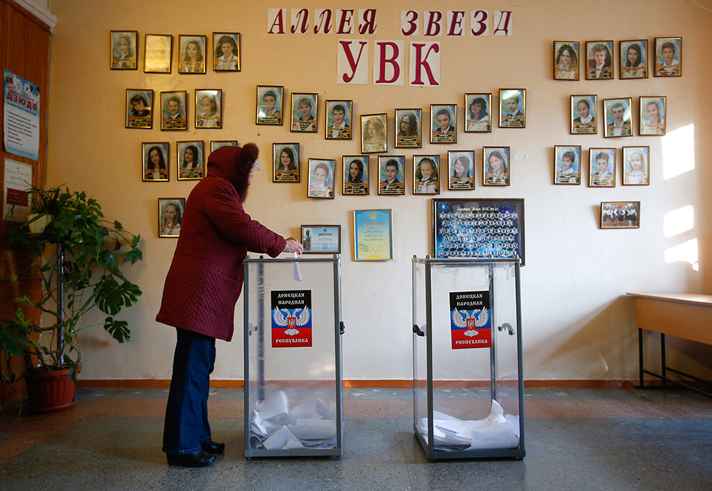 Кремль о выборах в Донбассе: «уважаем», но это не значит «признаем»