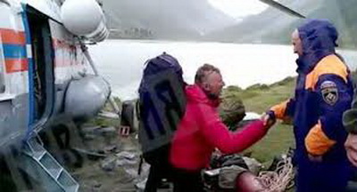Спасатели эвакуировали заблокированных в горах Алтая четверых туристов