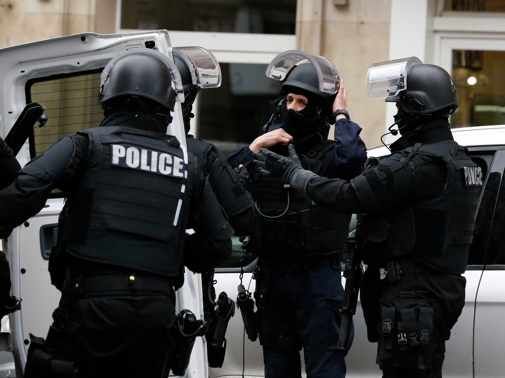 Спецназ разыскивает напавших на офис Charlie Hebdo на севере Франции