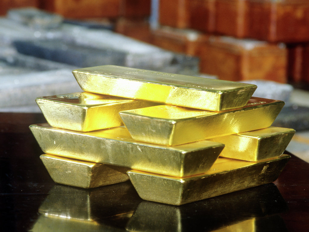 Золото и недвижимость помогут спасти деньги при ослаблении рубля