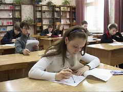В Кузбассе частично возобновляются очные школьные занятия