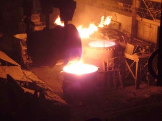 На Гурьевском металлургическом заводе начат монтаж новой сортоправильной машины 