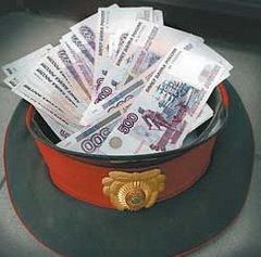 Новокузнецкого полицейского осудят за мошенничество