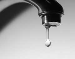 Мариинский городской суд обязал местную управляющую организацию обеспечить горожанам подачу качественной холодной воды