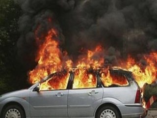 В Кузбассе в сгоревшей машине нашли тело мужчины