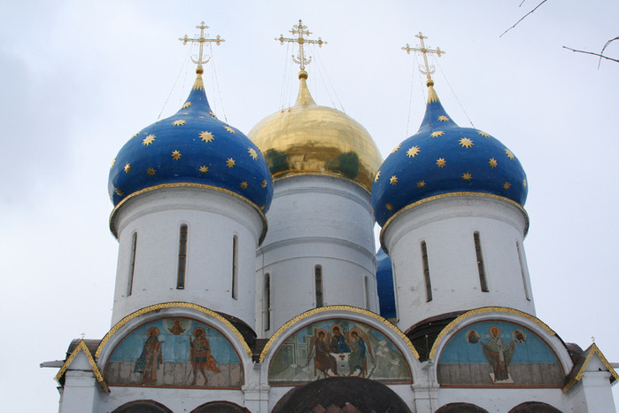 В России празднуют День Святой Троицы