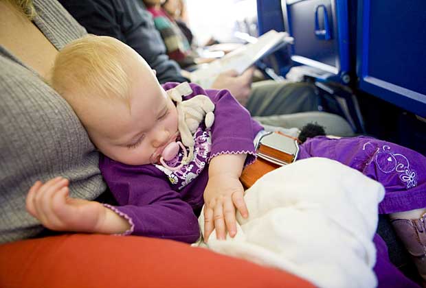 Авиаперелет с младенцем: в аэропорту и на борту