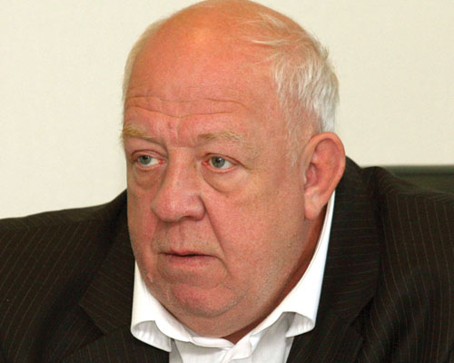 Первый замгубернатора Кемеровской области Валентин Мазикин ушел в отставку, на его должность назначен Максим Макин.