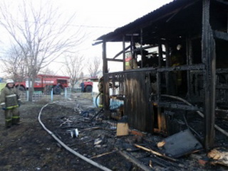 Юргинские огнеборцы спасли на пожаре двух женщин