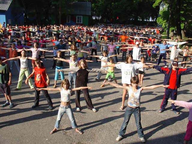 Спортивный флэшмоб «Час здоровья» прошел на центральной площади Тайги
