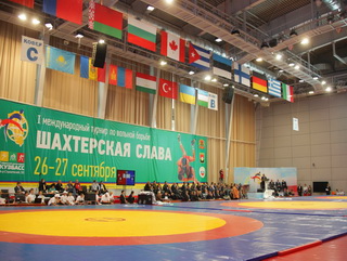 А.Г.Тулеев открыл в Кемерово первый международный турнир по вольной борьбе «Шахтерская слава»