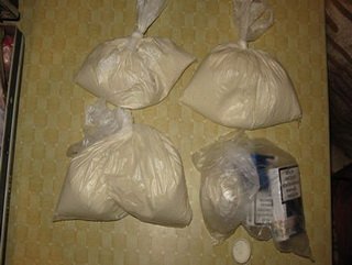В Кузбассе пассажирка поезда заявила о пропаже денег, полицейские нашли в её сумке килограмм героина