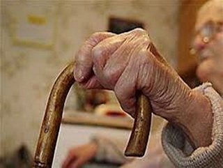В Юрге полицейские помогли вернуться домой потерявшейся престарелой женщине