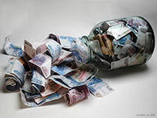 В Прокопьевске полицейские раскрыли кражу стеклянной банки с 113 000 рублей