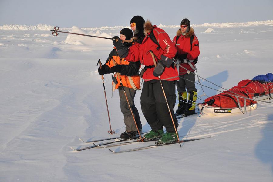 Полярная экспедиция, в составе которой два кузбасских подростка, почти достигла Северного полюса
