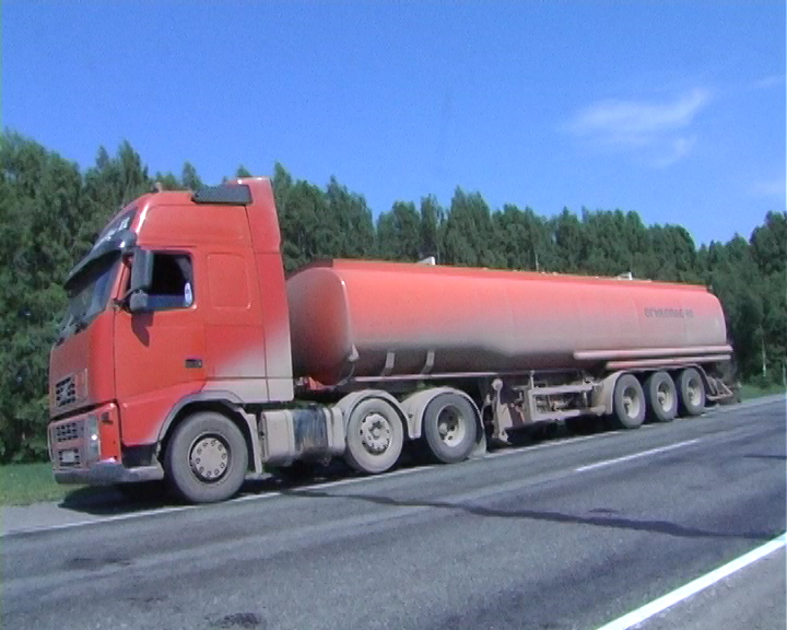 В Кузбассе задержали бензовоз, перевозивший дизельное топливо без документов
