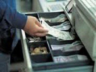 В Междуреченске полицейские раскрыли кражу денег из кассы кинотеатра