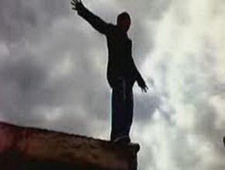 В Прокопьевске 14-летний подросток упал с крыши заброшенного строения 
