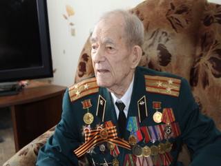 Ветераны из Кемерово получили юбилейные награды ко Дню победы 