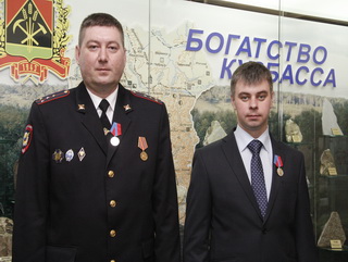 Аман Тулеев отметил областными медалями «За честь и мужество» ликвидаторов аварии на АЗС 