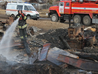 Кузбасские спасатели помогают бороться с пожарами в Хакасии