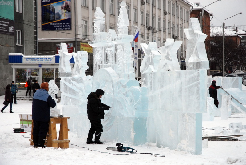 В Белове приступили к строительству ледового городка