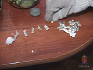 В Кемеровской области полицейские задержали наркоторговку, клиентами которой были ее муж и сын 
