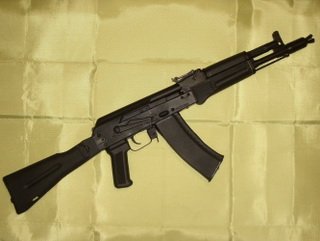 В Новокузнецке полицейские изъяли у подростка похищенное оружие для страйкбола 