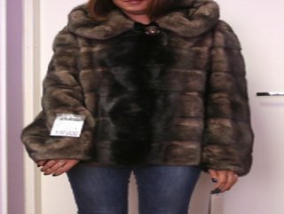 Студентка-юрист из Кемерово украла в магазине норковую шубу