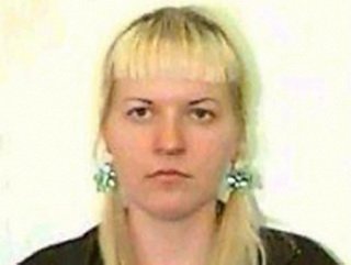 В Кемерово разыскивают мошенницу, которая подозревается в обмане четырех горожан