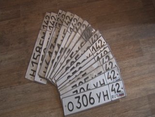 В Кемеровской области полицейские задержали подозреваемого в серии краж госномеров с автомобилей 