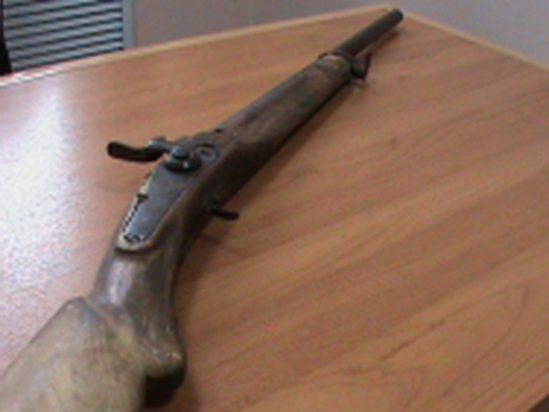 В Белово житель в рамках операции «Оружие» выдал полицейским ружье середины XIX века