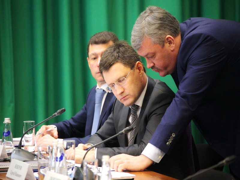 Премьер-министр РФ Дмитрий Медведев и губернатор Аман Тулеев провели рабочую встречу в Новокузнецке