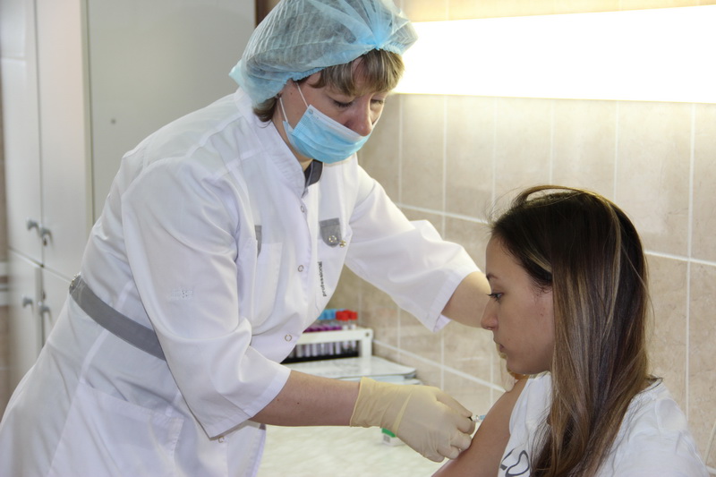 Бесплатные прививки против клещевого энцефалита сделают 97% детей школьного возраста Беловского района