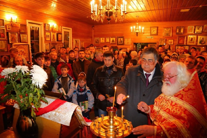 Аман Тулеев встретил по традиции Светлое Христово Воскресение в кемеровском храме святой блаженной Ксении Петербургской