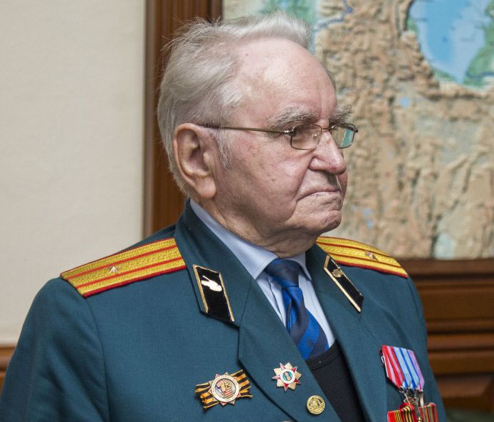Тулеев вручил орден Почета Кузбасса участнику Великой Отечественной войны Ярославу Панчишину
