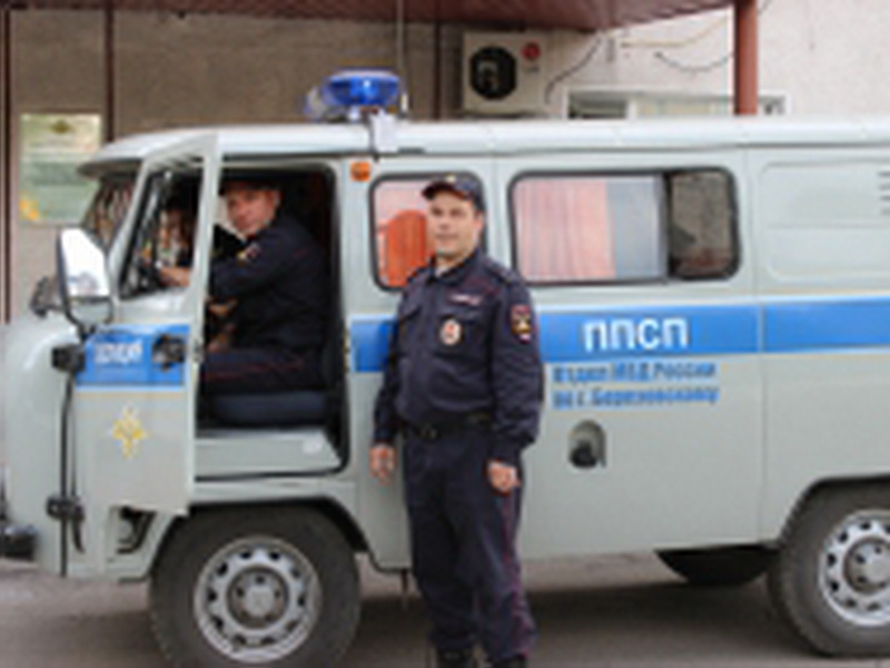 Сотрудник ППС Березовского спас упавшую в колодец девочку