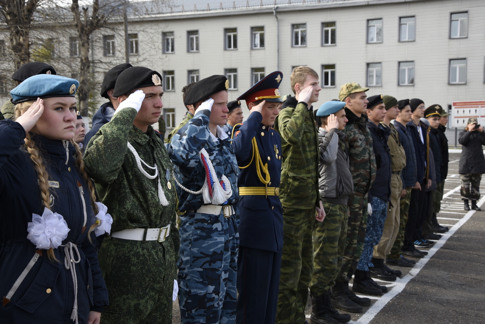 107 кузбасских школьников приняты в ряды «Юнармии»