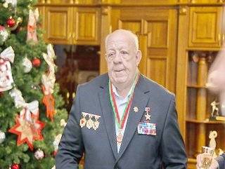 Губернатор Аман Тулеев вручил Валентину Мазикину орден Почета Кузбасса