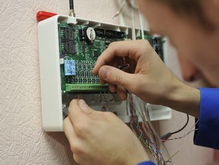 В домах многодетных малообеспеченных кузбасских семей начали устанавливать датчики пожарной безопасности