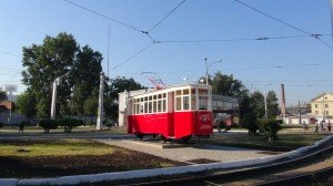 Памятник первому трамваю открыт в Кемерове к Дню шахтера