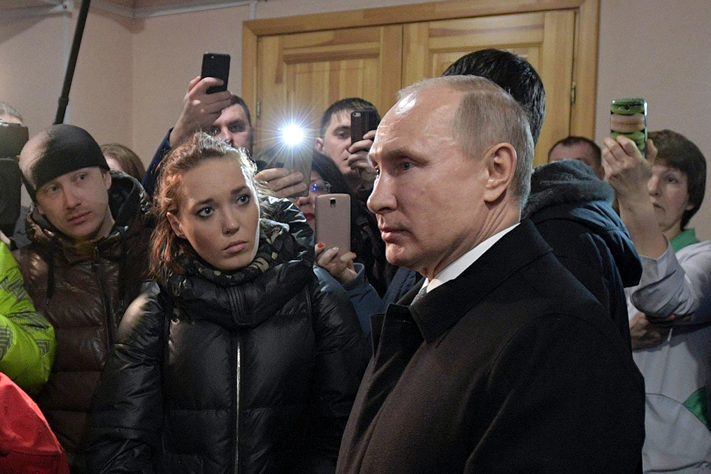 Путин встретился с инициативной группой граждан в Кемерово